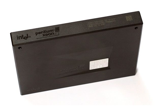 Intel Pentium III 533MHz 133MHz FSB 256KB L2 Cache Socket SECC2 Processor